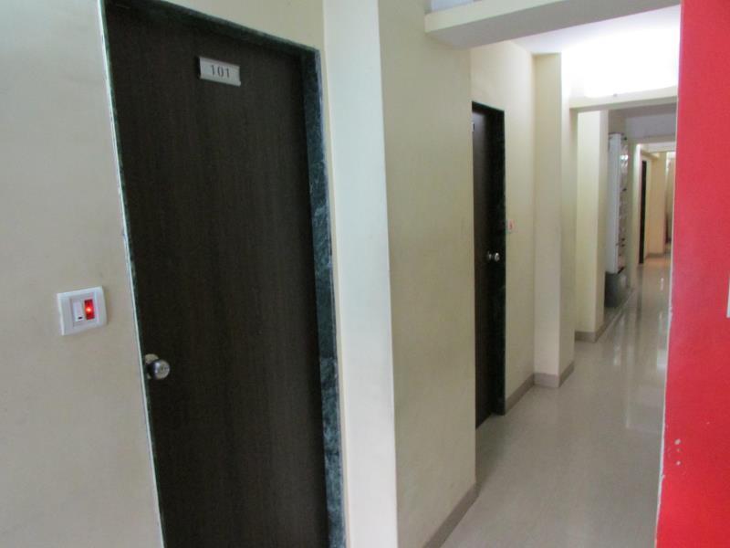 Oyo 49867 Hotel Kalpana Residency Bombaj Zewnętrze zdjęcie